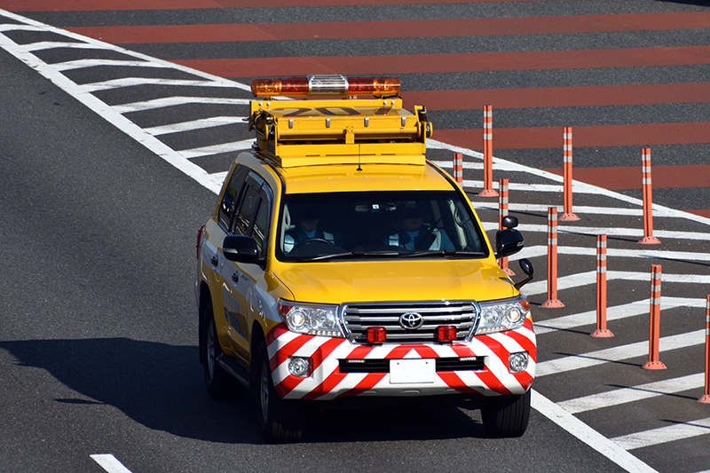 高速道路パトロールカー